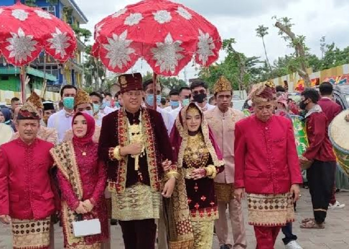 Inilah 6 Tradisi Pernikahan yang Unik di Indonesia, dari Melamar Pria Hingga Menculik Mempelai Wanita