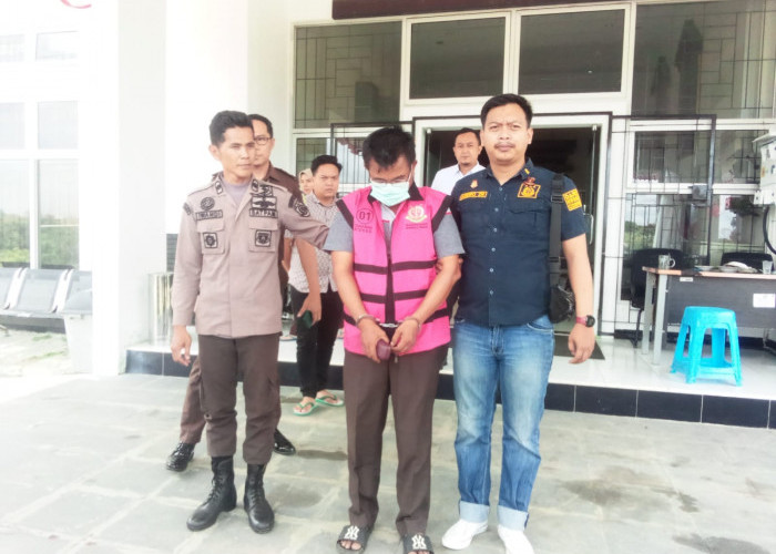 Mantan Pejabat Disnakertrans Bengkulu Tengah Ditahan Jaksa