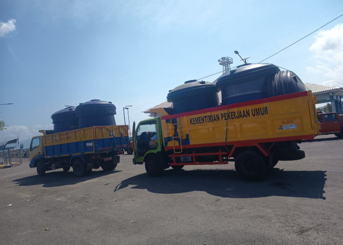 Kementerian PU Salurkan Air Bersih untuk Warga Terdampak Kekeringan di Pulau Palue NTT