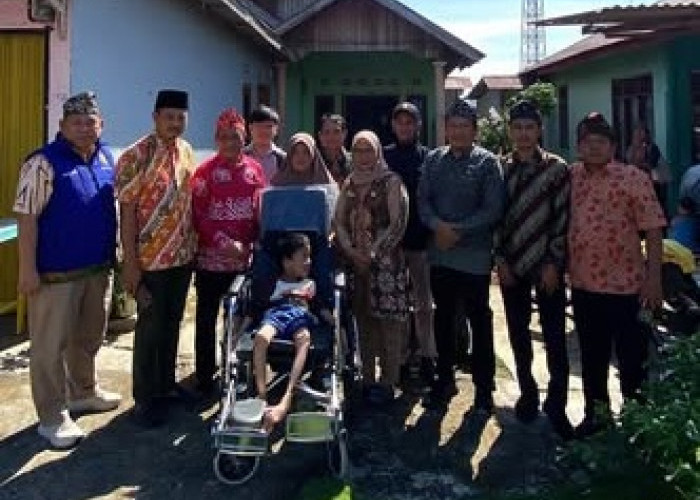Pemkot Bengkulu Serahkan Bantuan Kursi Roda, Wujud Nyata Hadir di Tengah Warga