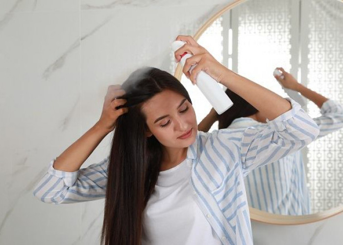 Benarkah Menggunakan Dry Shampoo Bisa Bikin Kanker?