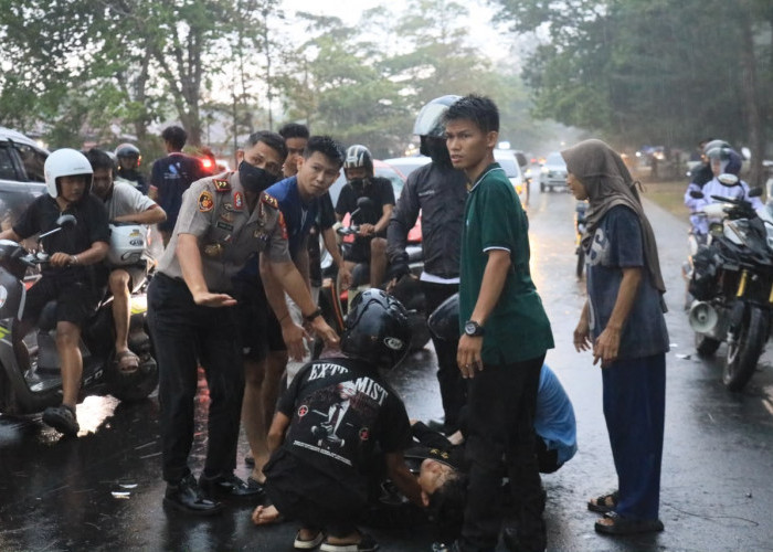Lihat Kecelakaan di Pantai Panjang, Kapolda Bengkulu Langsung Hentikan Kendaraan dan Bantu Korban