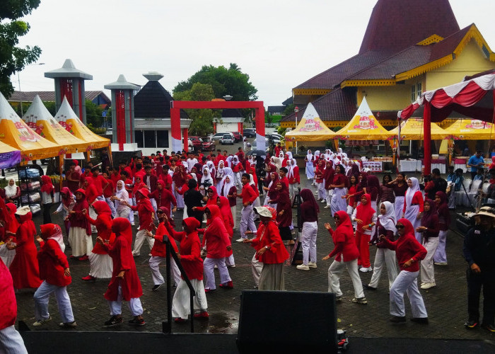 Bazar UMKM dan Perlombaan Tradisional Meriahkan Pekan Budaya Merah Putih 2025 