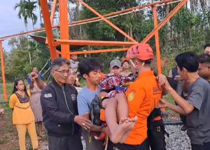 Diduga Hendak Bunuh Diri, Pemuda Asal Bengkulu Selatan Nekat Naik Tower Stasiun Televisi Setinggi 75 Meter