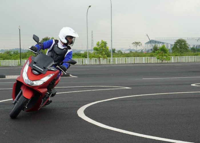 Tips Cornering Aman dengan Teknik Lean With The Bike