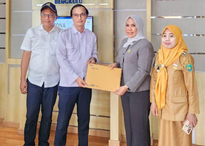 Usul Bangun Drainase di Jalan Simpang Kandis-Betungan, Anggota Dewan Evi Hasna Ajak Masyarakat Temui BPJN