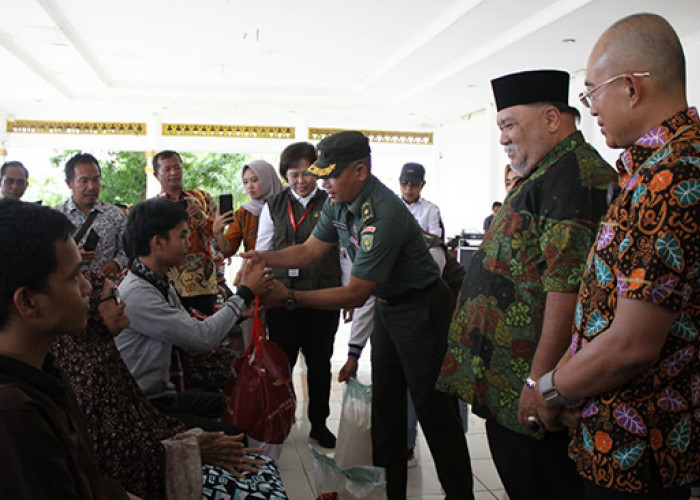 Bansos Atensi Disalurkan di Bengkulu Selatan, 100 Warga Terima Paket Sembako dan Kursi Roda