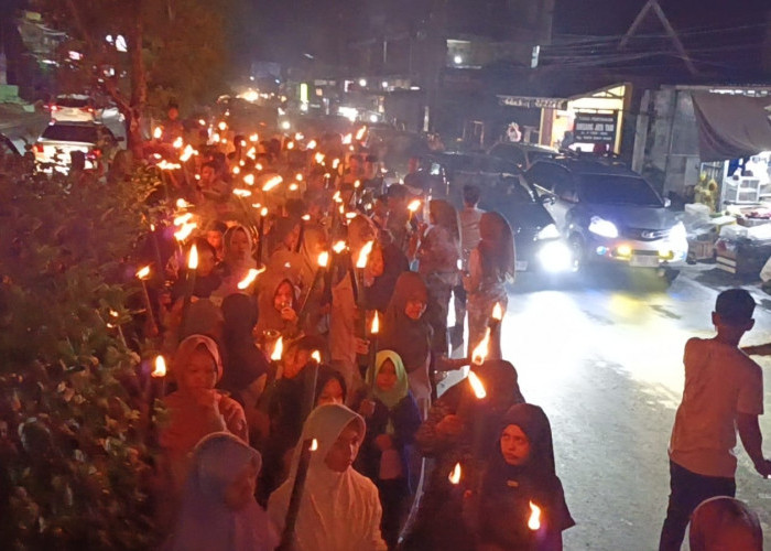 Pawai Obor Terangi Kota Manna