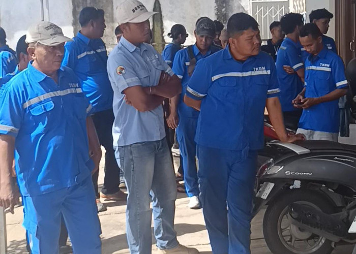 Tuntut Upah Dibayarkan, Puluhan Anggota TKBM Datangi PBM Artomoro Makmur Sentosa
