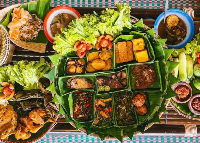 Nikmati Masakan Khas Sunda Tahun 70an di Alas Bambu Resto & Garden Bandung