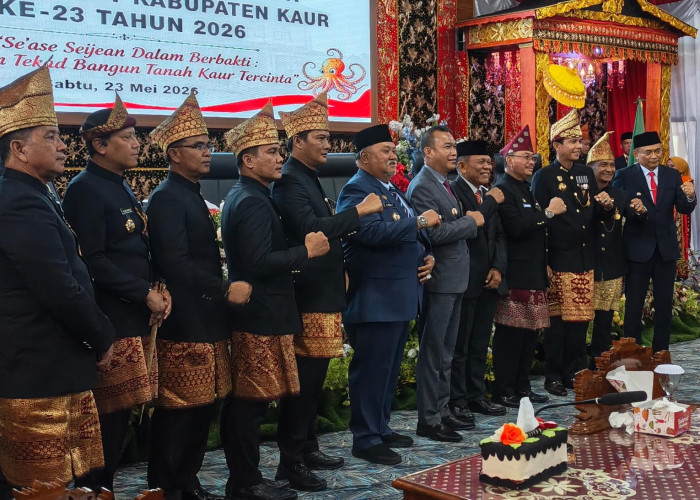 Momen Keakraban HUT Kaur ke-23: Saling Lempar Pujian, Gusril Pausi Sebut Rifai Tajuddin 'Petarung Sejati'