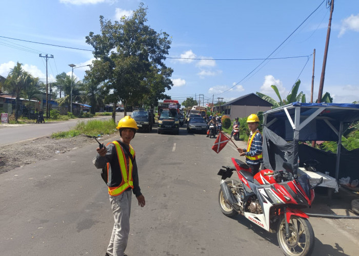 Pengerjaan Jalan Nakau-Air Sebakul Dikeluhkan Warga, Buka Tutup Jalan Sampai Satu Jam
