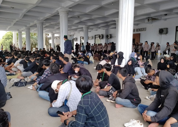 Tolak Perpu Cipta Kerja, Mahasiswa Kembali Datangi Kantor DPRD Provinsi Bengkulu 