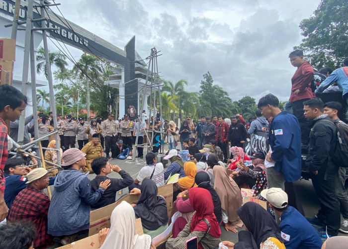 Merugi Ratusan Juta, Warga Padang Kuas Seluma Minta PLTU Teluk Sepang Ditutup 