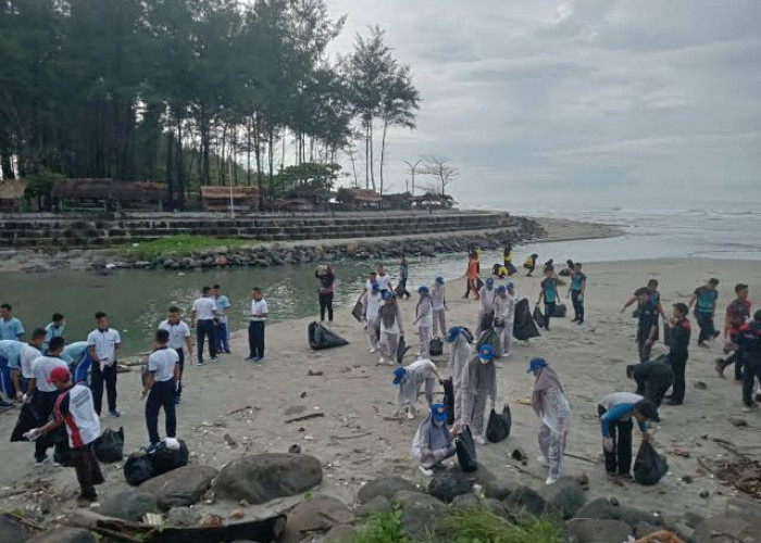 Geram Sampah Berserakan, Pemkot Bengkulu Kembali Imbau Pengunjung Pantai Panjang Jaga Kebersihan