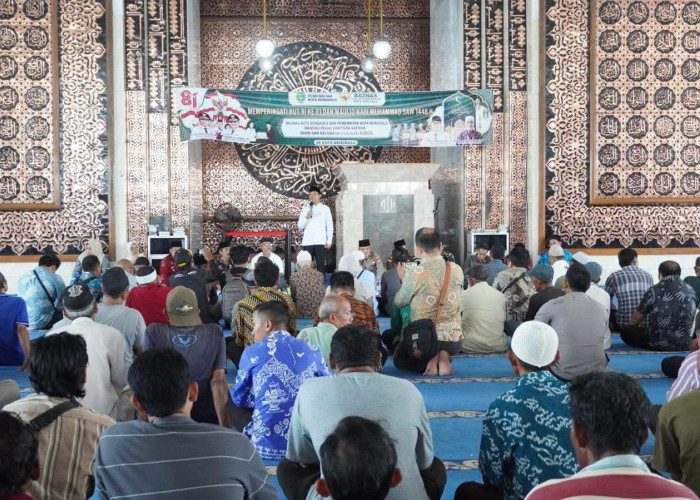 Walikota Bengkulu Salurkan Sembako untuk Duda dan Penggali Kubur