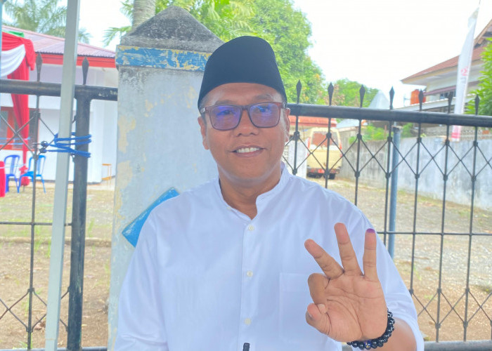 Nyoblos di TPS 07 Tanah Patah,  Calon Walikota Deddy Ermansyah Siap Tunaikan Janji Kampanye 