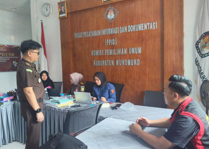 Penyidik Kejari Geledah Kantor KPU Mukomuko, Sejumlah Dokumen Diamankan