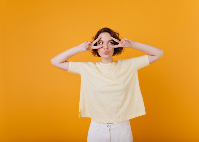 Bikin Penampilan Makin Fresh, Ini Warna Outfit yang Lagi Cocok Dipakai Sehari-hari