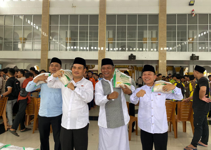 Pelajar Bengkulu Padati Baitul Izzah, Ada Nasi Bungkus Hingga 1.000 Karung Beras 