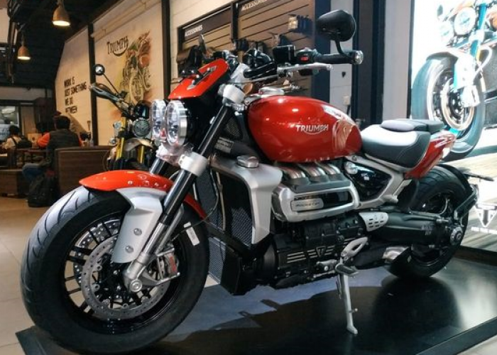 Triumph Rocket 3 R, Motor Roadster yang Mesinnya Lebih Besar dari Innova