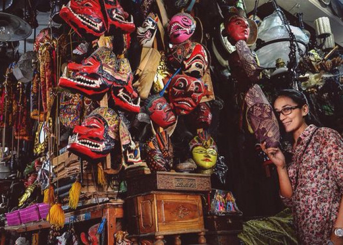 Berwisata Seraya Berburu Barang Antik di Pasar Triwindu Solo 