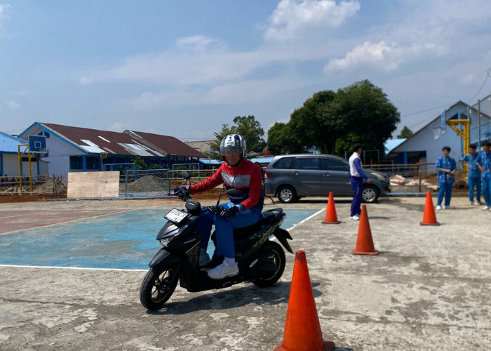 Belajar Jarak Aman dan Teknik Menikung, Astra Motor Bengkulu Ajak Pelajar #Cari_Aman