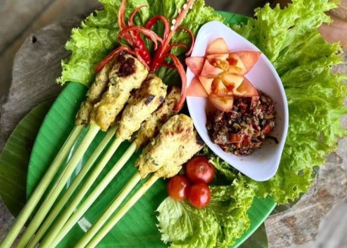 Nasi Tumpeng Ayam Betutu: Kuliner Unik Khas Bali di Bengkulu