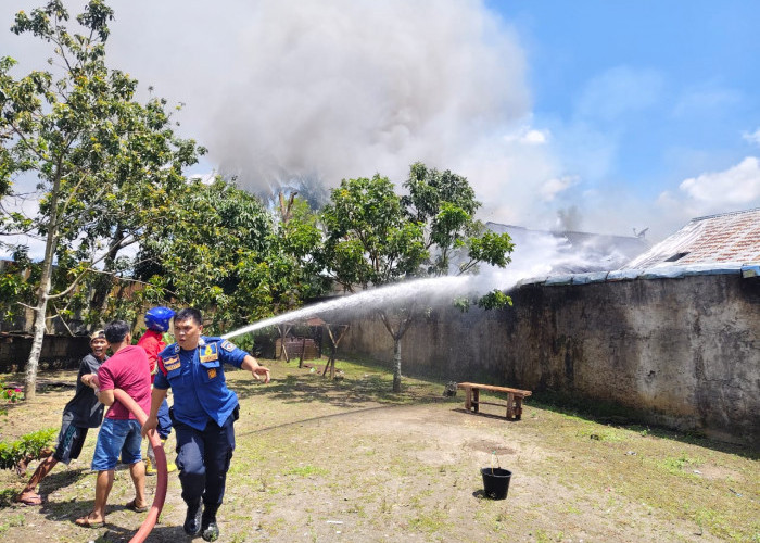 Rumah Warga Talang Benih Ludes Terbakar, Kerugian Capai Rp200 Juta