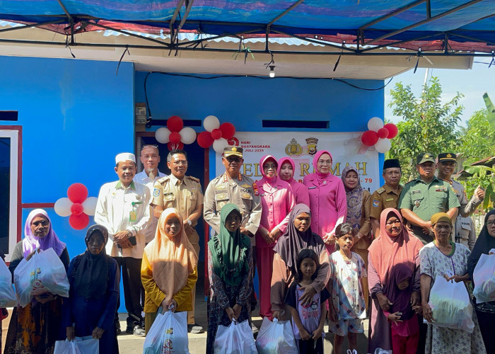 Rayakan HUT Bhayangkara ke-79, Polresta Bengkulu Bedah Rumah Buruh Harian