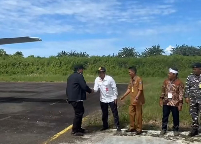  Wagub Bengkulu dan Stafsus Kemendagri Mulai Berkantor di Pulau Enggano