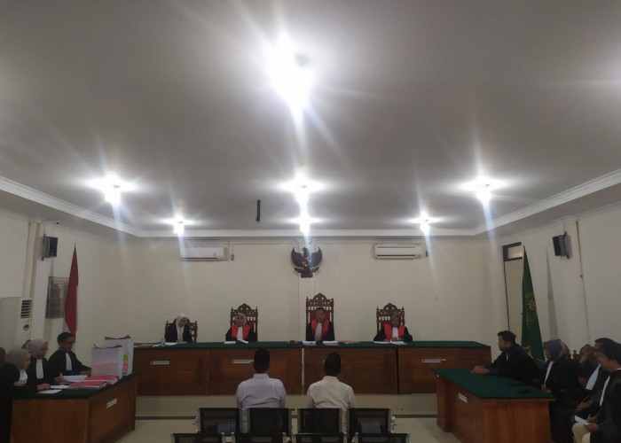 Sidang Perdana, Terdakwa Korupsi Dana BOS SMPN 17 Kota Bengkulu Didakwa Pasal Berlapis