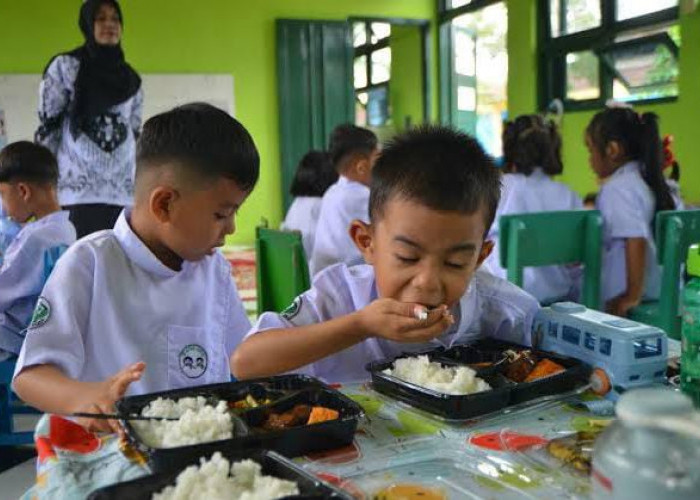 Gubernur Helmi Dorong Program Makan Bergizi Gratis Diperluas, Sasar Anak Yatim di Bengkulu