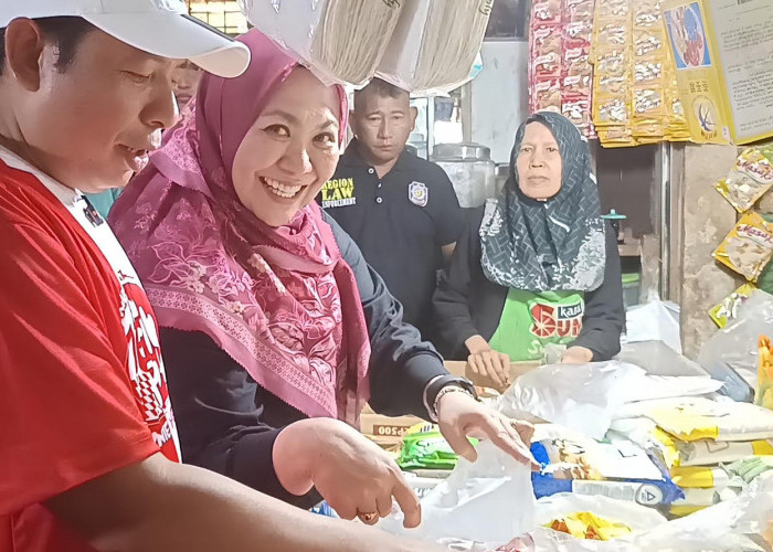 Usai Senam Pagi, Wali Kota Bengkulu dan Rombongan ASN Belanja di PTM, Dorong Masyarakat Ikuti Jejak