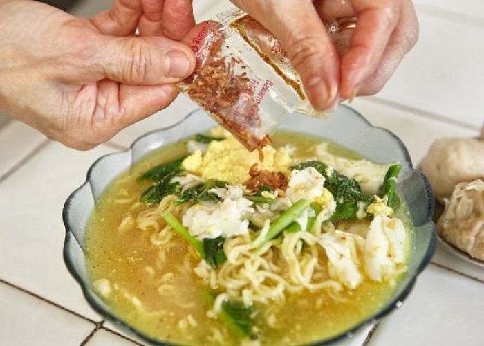 Mana yang Lebih Cepat Membuat Gemuk? Nasi Atau Mie Instan