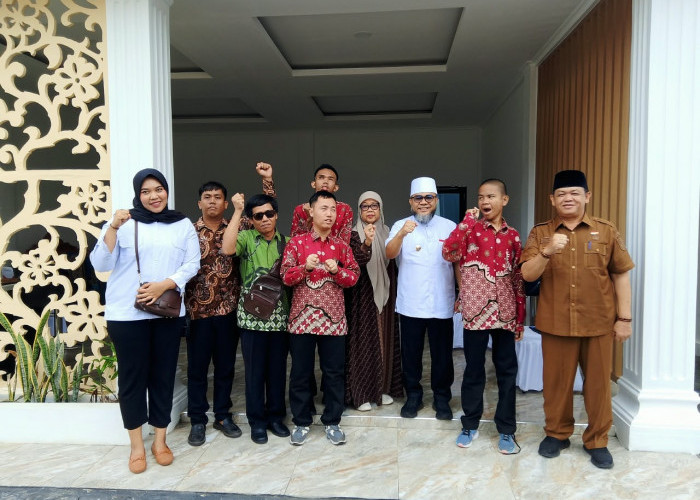 Bukan Sekadar Tampil di Panggung, Band Disabilitas Panti Amal Mulia Dapat Perhatian Khusus Helmi Hasan