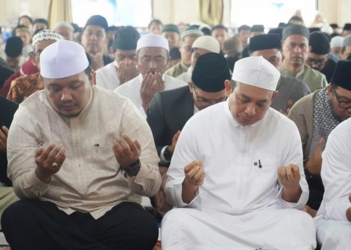 Di Bawah Kubah At-Taqwa, Kota Bengkulu Sambut 2026 dengan Doa dan Harapan