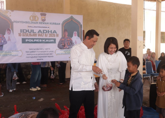 Sentuh Sektor Pendidikan dan Kaum Duafa, Polres Kaur Distribusikan Paket Daging Kurban dari 11 Ekor Sapi