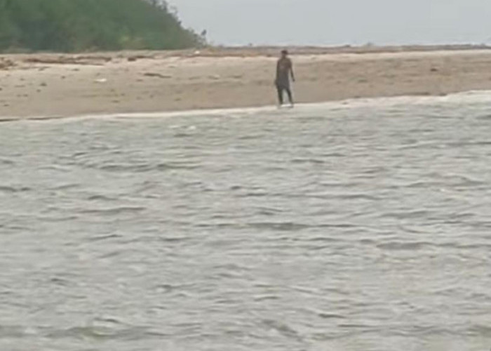 Sampan Karam di Pantai Pasir Putih Bengkulu, Satu Orang Selamat dan Satu Masih Hilang