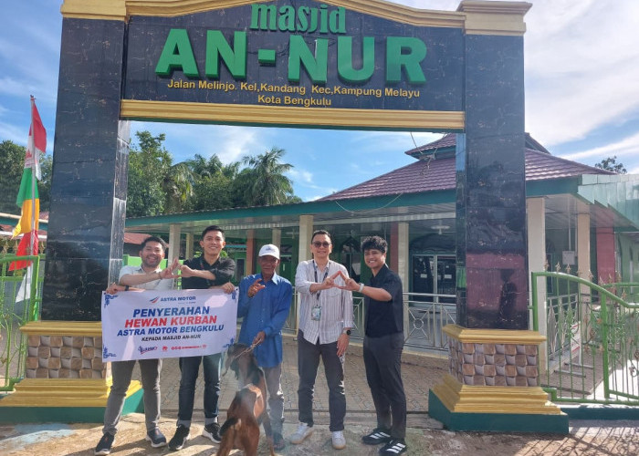 Pererat Silaturahmi, Astra Motor Bengkulu Serahkan Hewan Kurban ke Imam Masjid An-Nur