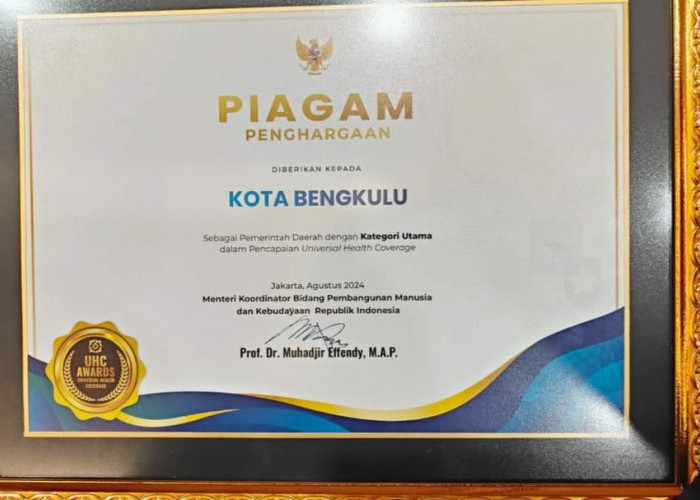 Pemkot Bengkulu Raih Penghargaan UHC Awards Kategori Utama