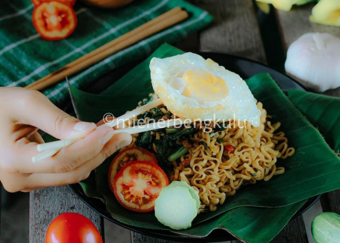 Miener, Kuliner Mie Tumis  Dengan Level Kepedasan yang Unik dan Populer di Bengkulu