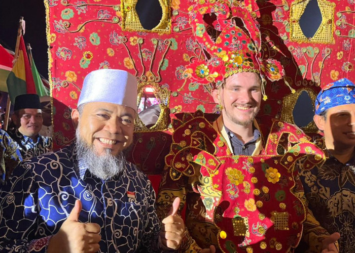 Warga Bengkulu Meriahkan Besurek Night Carnaval 2026: Pesona Budaya Memancar di Pusat Kota