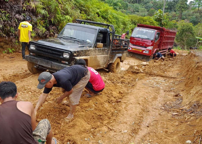 Dinas PUPR Mukomuko Targetkan Perbaikan Jalan Sendang Mulyo, Warga Tunggu Realisasi