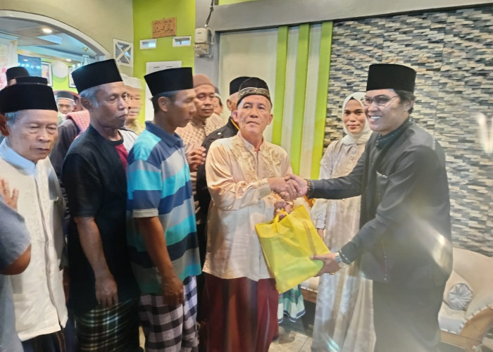 Peduli Warga, Rodi Sisihkan Gaji Dewan untuk Bagikan 250 Paket Sembako