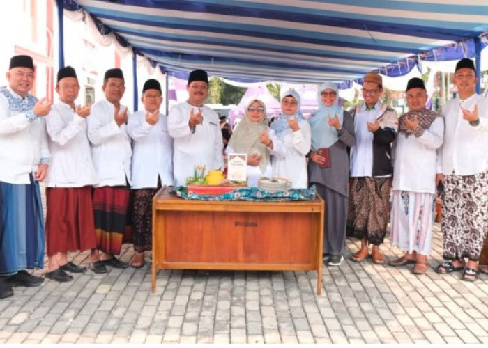 Dekan Fakultas Syariah UIN Fatmawati Sukarno Bengkulu Apresiasi Syariah Expo dan Pawai Hari Santri