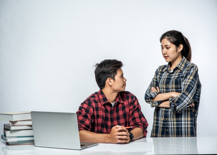 Ini Dia Gear Wajib Anak Kuliahan Sebelum Magang di Kantor Media Online