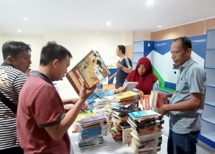 Dispusip Bengkulu Tengah Sediakan Pojok Baca di MPP, Masyarakat Bisa Akses Internet Gratis