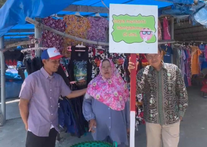 Dispar Kota Bengkulu Bagikan 500 Unit Tong Sampah di Kawasan Wisata