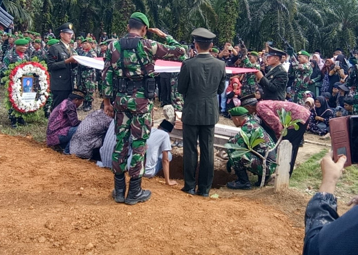Pemakaman Pratu Anumerta Muhammad Fadil Dilakukan Secara Militer, Selamat Jalan Prajurit!